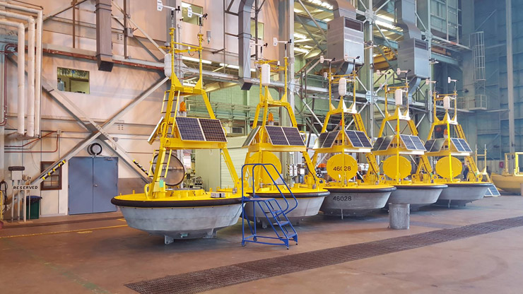 Five yellow marine energy devices in a large facility